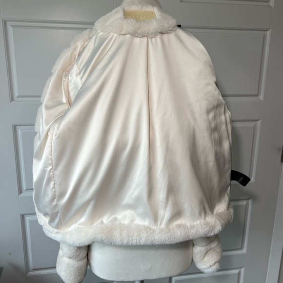 Blank NYC Faux Fur Cream Cropped Jacket Coat Short Winter Warm Elegant Chic XS - Picture 6 of 8